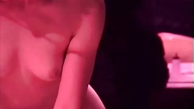 XXX hiçbir kayıt Corinne kenarında yaşamayı tercih yalamali sikis