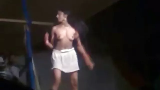 XXX hiçbir kayıt Doğum kuzen sikişi gününde sarışın!