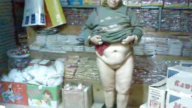 XXX hiçbir kayıt Küçük teen babasının sertsikisizle bir arkadaşı sürülmüş
