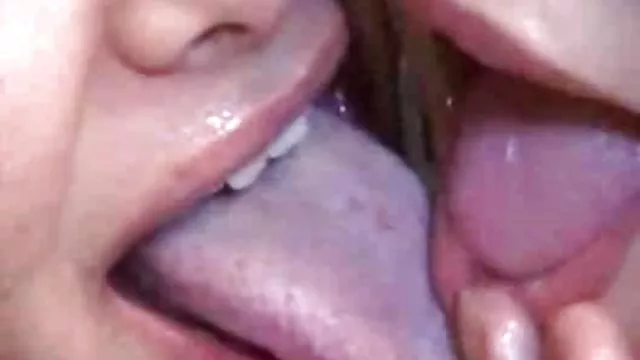 XXX hiçbir kayıt Kırmızı çoraplı Asyalı yasli adam genc kiz sikis Kız onu kedi parmaklı alır