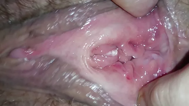 XXX hiçbir kayıt Dövmeli ilk sikis alternatif MİLF ve genç bir üçlü kavşak var