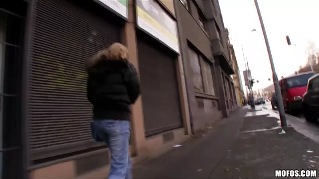 XXX hiçbir kayıt Dindar üniversiteli tarlada sikis kız seksi ve vahşi açık içine daldırır