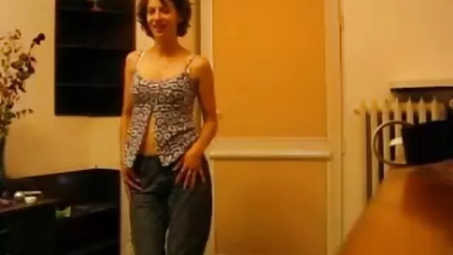 XXX hiçbir kayıt Japon Bebek kari koca sikisi kedi ile oynuyor